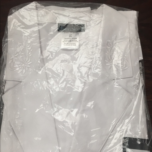Cherokee Other - Cherokee White Medical Uniform Lab/Scrub Jacket.